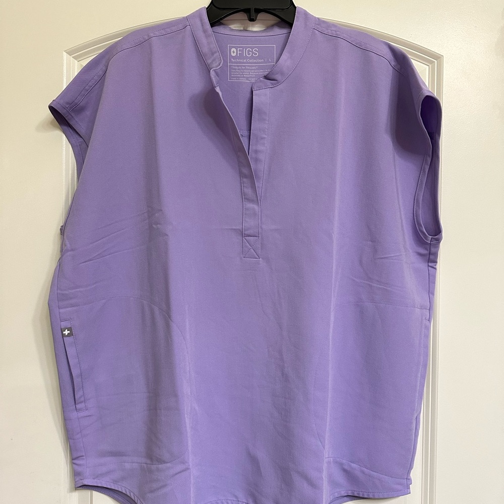 Figs Rafaela Oversized scrub top in Lavender Dew.